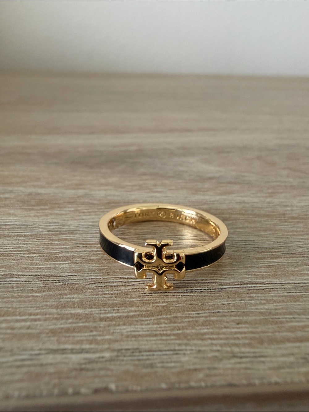 Tory Burch Black Enamel Gold-Tone Double T Logo Ring Size 7 New